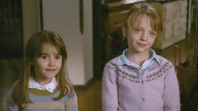 كانت ميفي إنجلفيلد في السادسة من عمرها فقط عندما لعبت دور صوفي، الابنة الكبرى لشخصية جود لو، جراهام في الفيلم الناجح (في الصورة على اليمين)