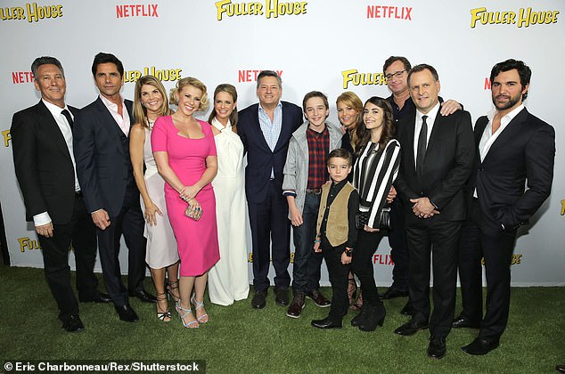 أعادت لوري وكانديس تمثيل أدوارهما في السلسلة التكميلية Fuller House التي انتهى بها الأمر لمدة خمسة مواسم على Netflix من عام 2016 حتى عام 2020.