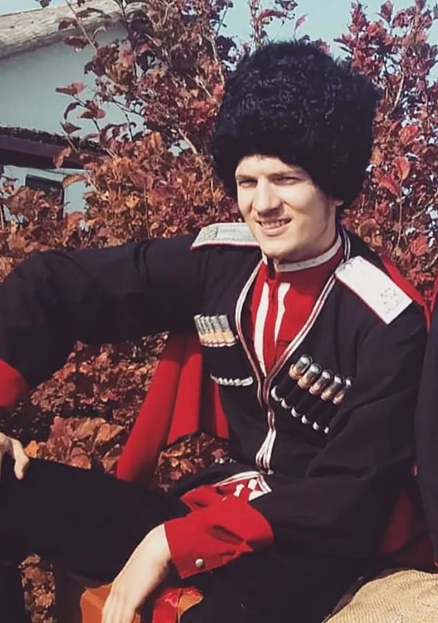 ولد ديفيد في جنوب روسيا ويبدو فخورًا بجذوره، حيث ظهر بالزي الوطني أثناء المنافسة في جوقات الشباب والزي العسكري، بما في ذلك حذاء أسود وقبعة من جلد الدب.