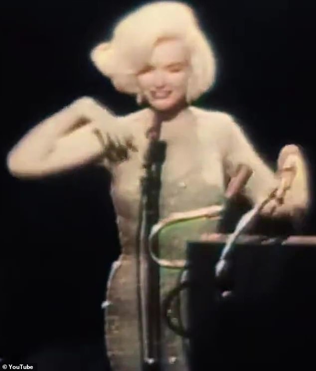 كان لا بد من خياطة مارلين نفسها في الفستان الذهبي الذي ارتدته بينما كانت تغني بشكل مغر عيد ميلاد سعيد لجون كينيدي قبل ثلاثة أشهر من وفاتها.