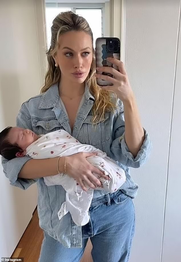 قالت الأم الجديدة سيمون هولتزناجل إن اسم ابنتها المولودة حديثًا هو إشارة إلى عارضة الأزياء الشهيرة جيا كارانجي