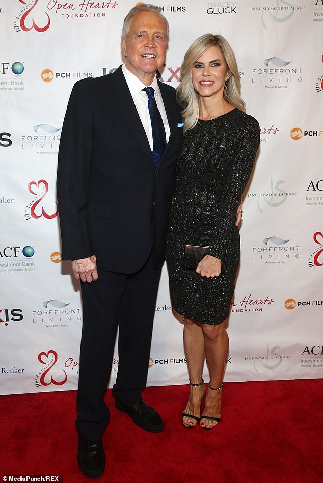ماجورز مع زوجته فيث ماجورز، 50 عامًا، في لوس أنجلوس عام 2020 في الذكرى السنوية العاشرة لمؤسسة Open Hearts Foundation