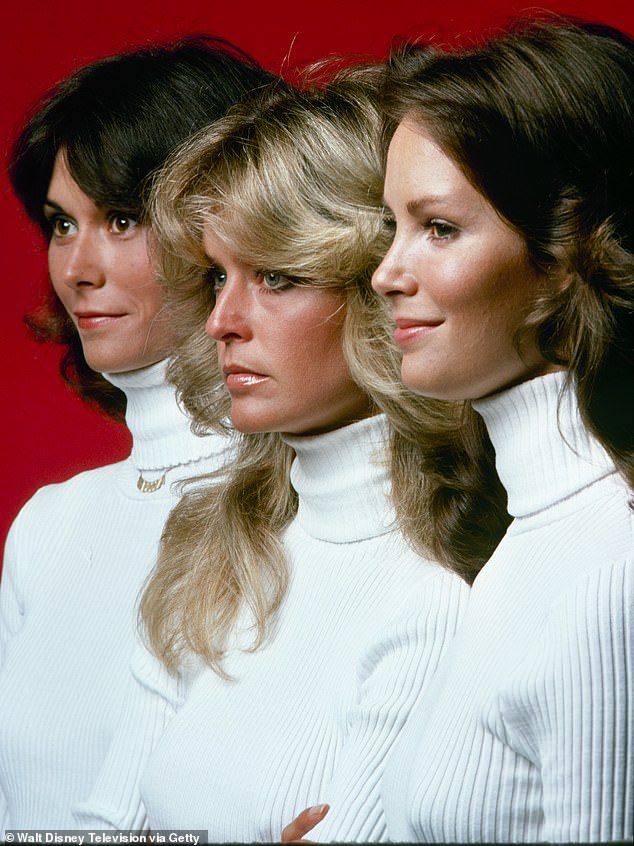 وكان فرح هو المحقق الجذاب مع كيت جاكسون، أقصى اليسار، وجاكلين سميث، أقصى اليمين، في ملائكة تشارلي؛  تظهر هنا، في الوسط، عام 1976