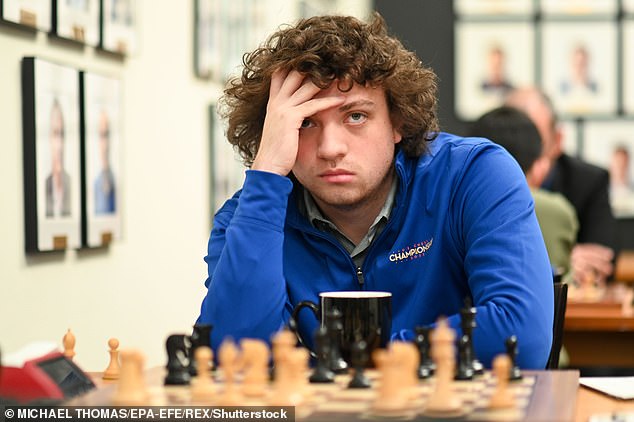 القصة الواردة في اقتراح ميزريش لا تزال جديدة إلى حد ما، بعد لاعب الشطرنج النرويجي الكبير ماغنوس كارلسن البالغ من العمر 33 عامًا والأستاذ الكبير الأمريكي هانز نيمان البالغ من العمر 20 عامًا (أعلاه)