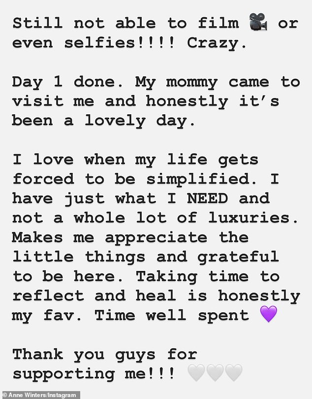 شاركت وينترز تحديثًا آخر على Instagram Story يوم الأحد وكتبت أنها سعيدة لأنها تمكنت من التراجع عن حياتها المنزلية والتركيز على رفاهيتها.