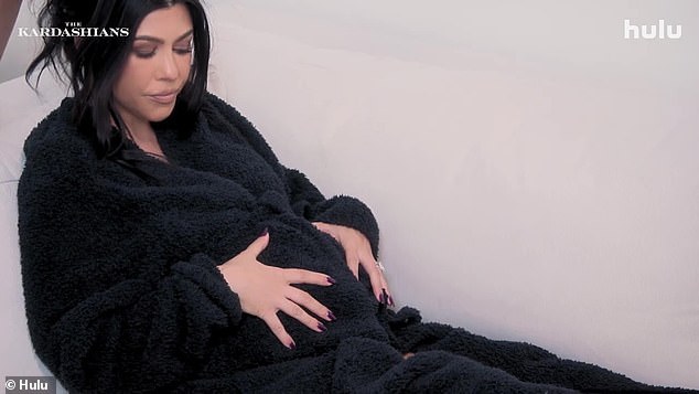 في المقطع الدعائي الأول للموسم الخامس من مسلسل The Kardashians، والذي صدر يوم الأربعاء، تحدثت نجمة الواقع البالغة من العمر 45 عامًا عن الوضع الطبي المخيف